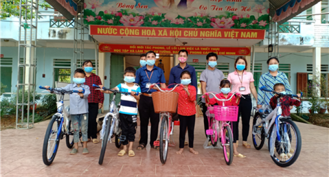 Trường Tiểu Học Cầu Ham trao tặng món quà ý nghĩa tiếp sức cho học sinh